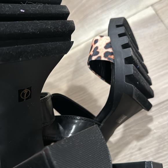 (SOLD)Heels - Picture 6 of 6